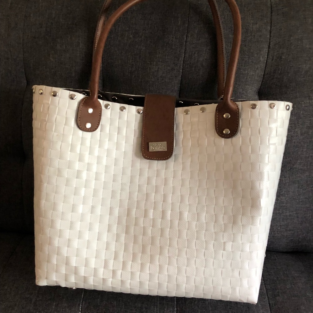 Hand bags and tote bags